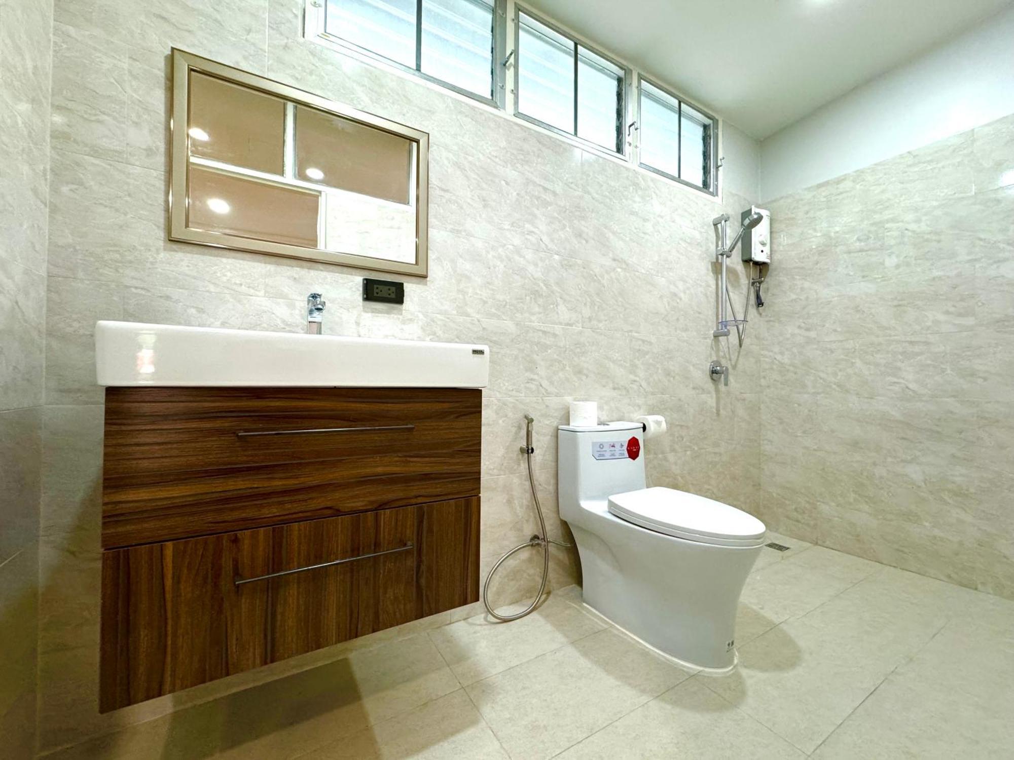 Em Home Sukhumvit Bangkok - Near Terminal 21, Em District Malls, Bts And Mrt Lines Esterno foto
